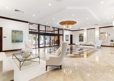 lambiance beach condo entrance sitting area